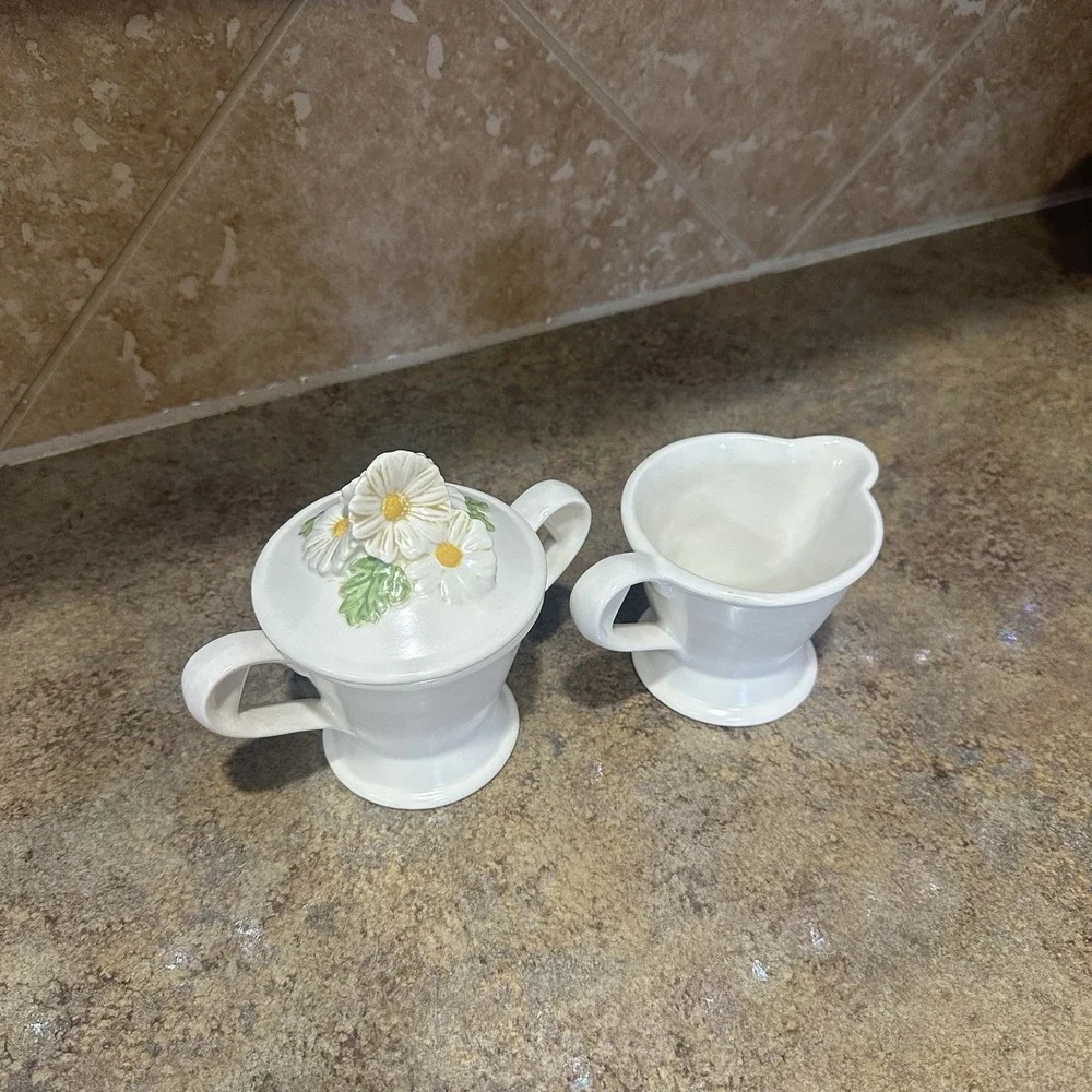 Vintage 1960's Poppytrail Metlox Sculptured Daisy Creamer & Sugar Bowl Set
